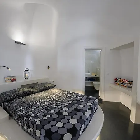 The Luna Caverns Apartamento Fira (Santorini)